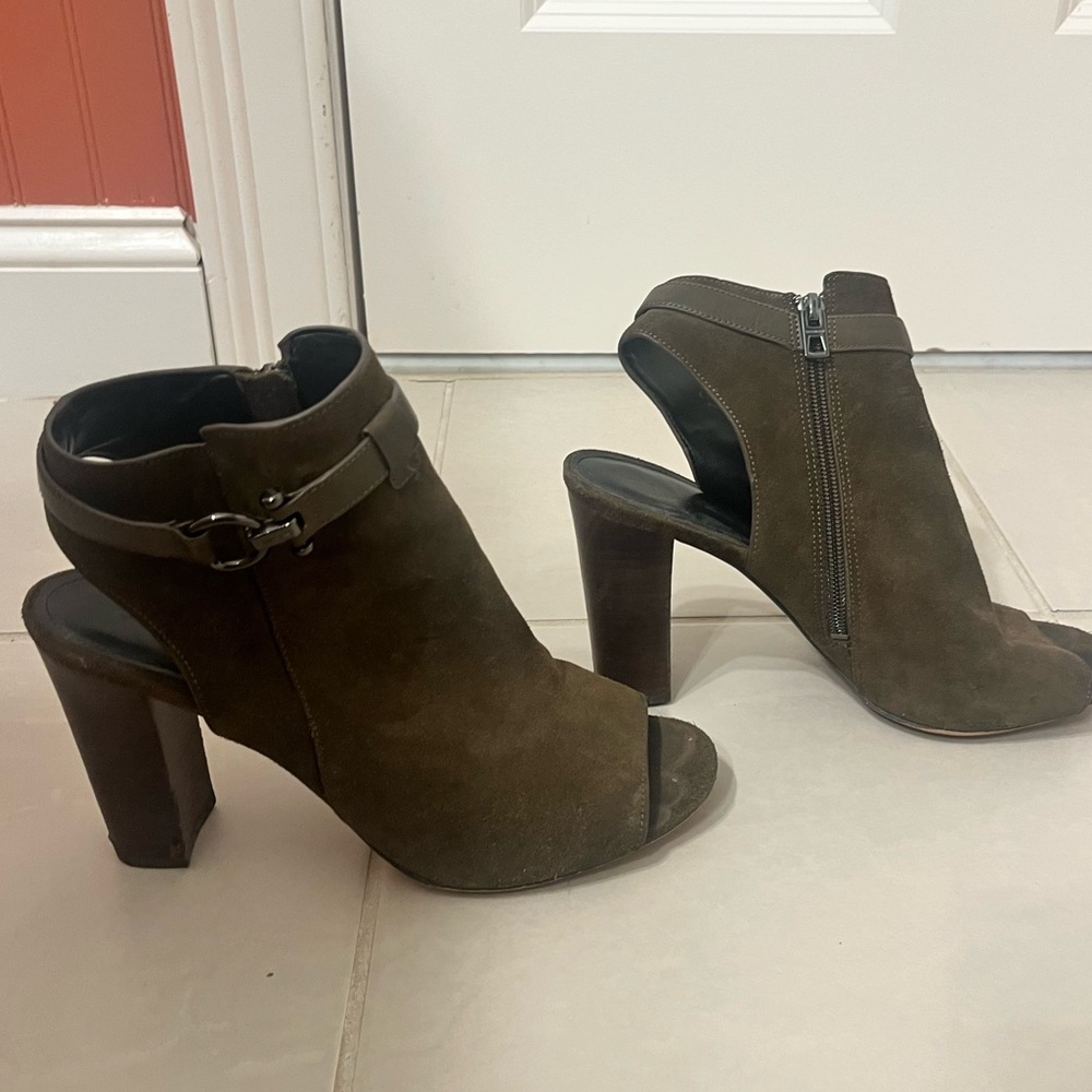 COACH Lafayette open toed heel in olive